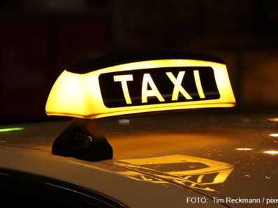 Taxischild | FOTO: Tim Reckmann / pixelio.de